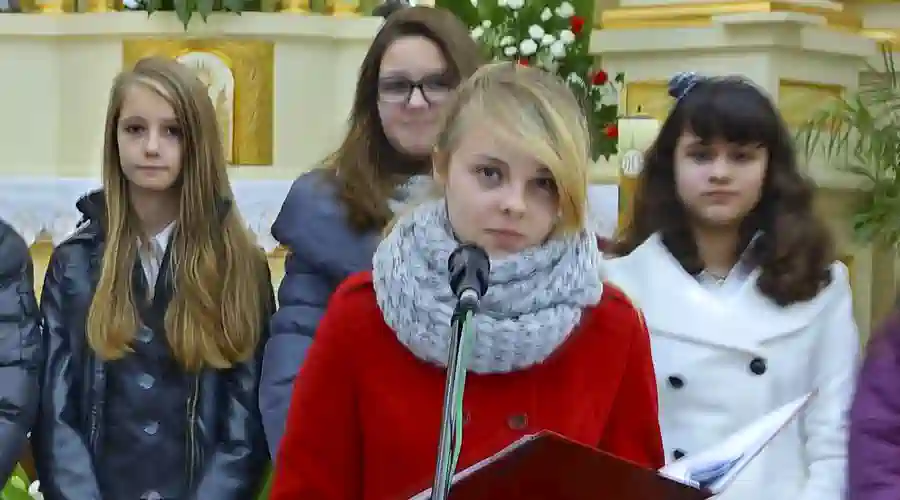 Józefów nad Wisłą, 11.11.2013. Akademia z okazji Narodowego Święta Niepodległości. Nasza młodzież.