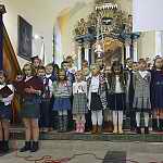 Boiska 11.11.2015. Montaż słowno-muzyczny w wykonaniu dzieci ze Szkoły Podstawowej w Starych Boiskach.