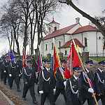 Boiska 11.11.2015. Strażacy. Przemarsz pod pomnik.