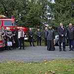 Boiska 11.11.2015. Przy pomniku wdzięczności przemawia pan Grzegorz Kapica, wójt Gminy w Józefowie nad Wisłą.