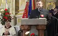 11-11-2017, Józefów nad Wisłą. 99. rocznica odzyskania niepodległości przez Polskę. Przy mikrofonie Grzegorz Kapica, Wójt Gminy Józefów nad Wisłą.