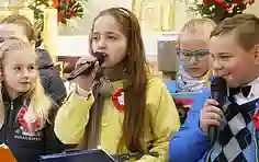 11-11-2017, Józefów nad Wisłą. 99. rocznica odzyskania niepodległości przez Polskę. Program słowno-muzyczny w wykonaniu dzieci ze Szkoły Podstawowej w Boiskach.
