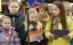 11-11-2017, Józefów nad Wisłą. 99. rocznica odzyskania niepodległości przez Polskę. Program słowno-muzyczny w wykonaniu dzieci ze Szkoły Podstawowej w Boiskach.