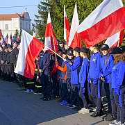 Święto Niepodległości. 11 listopada 2018 roku, Józefów nad Wisłą. Marsz Niepodległości. <i>Dziękujemy Ci, Boże, za Twoją miłość, za wolność Polski, za każdy dzień, za każde dobro, za naszych najbliższych, za każdego człowieka, za każdy uśmiech, za każdy trud i cierpienie prowadzące do Ciebie.</i>